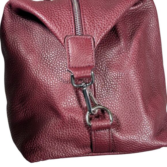 DOUCALS BURGUNDY LEATHER WEEKEND DUFFEL BAG NEVER USED - Picture 3 of 10